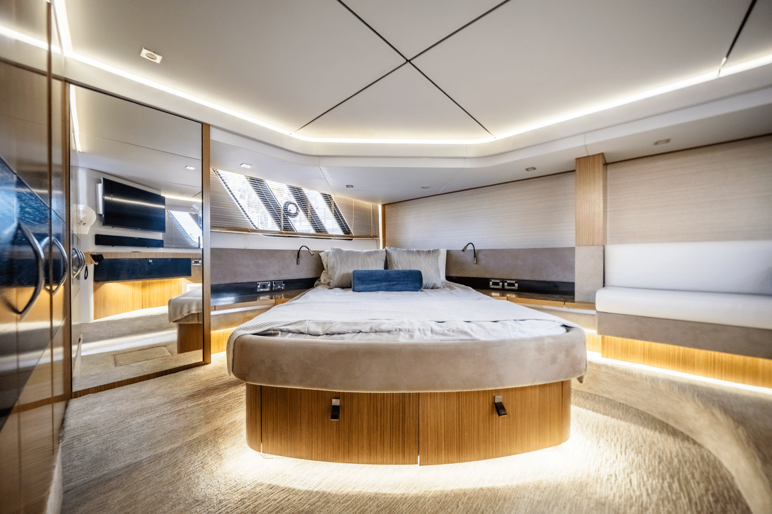 Slide: The Image of Sea Ray 59 FLY 2018 - 23