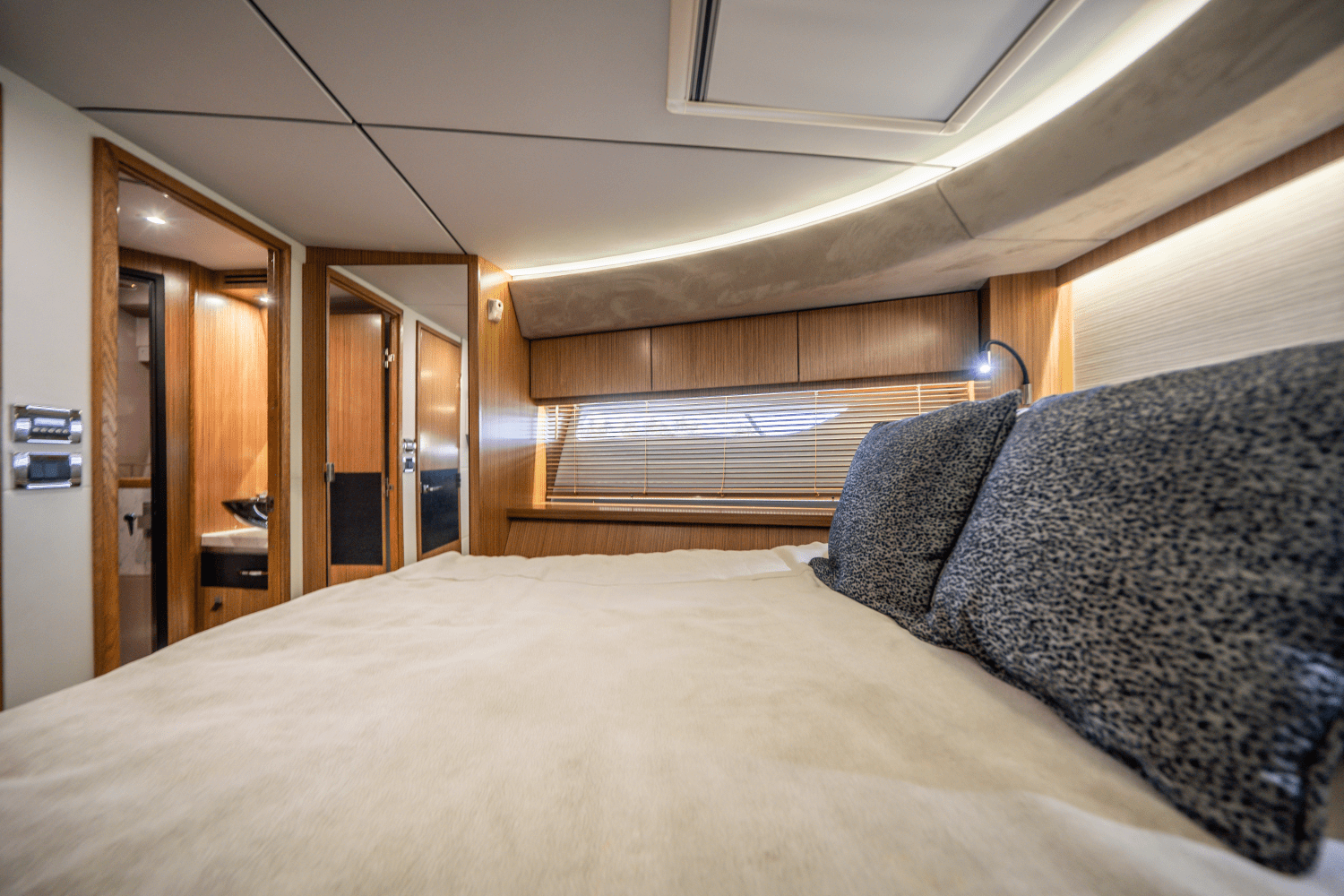 Slide: The Image of Sea Ray 59 FLY 2018 - 30