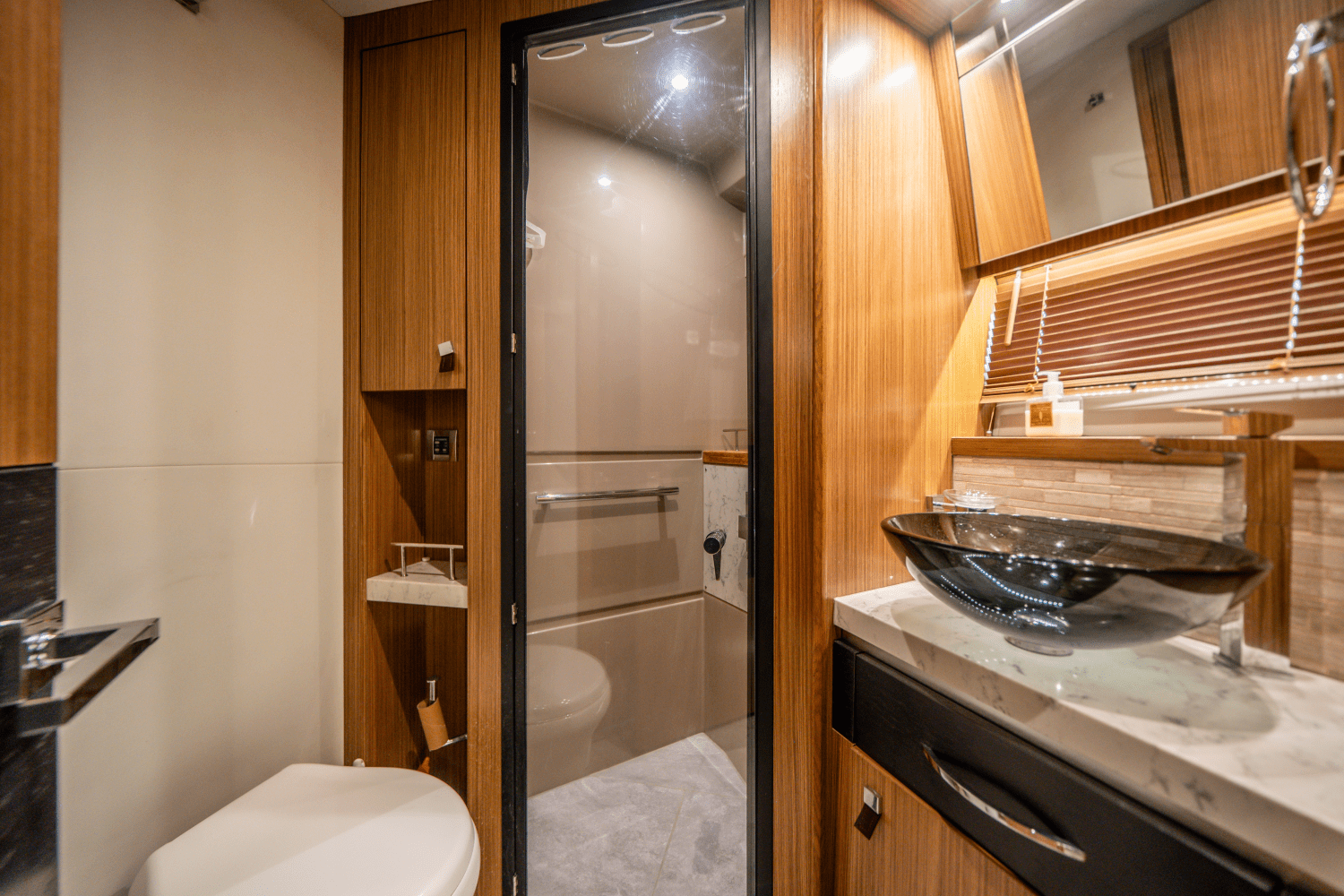 Slide: The Image of Sea Ray 59 FLY 2018 - 31
