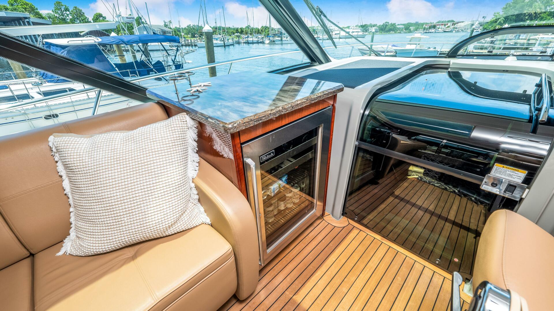 Slide: The Image of Sea Ray 610 SUNDANCER 2013 - 3818516