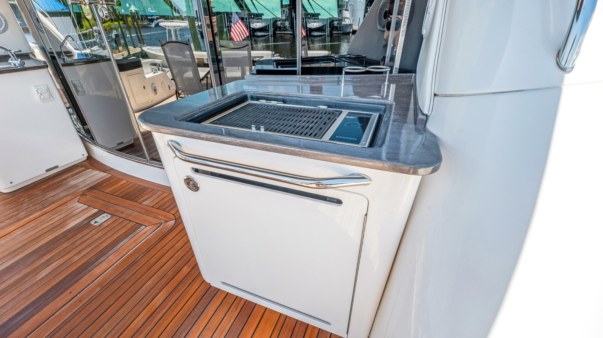 Slide: The Image of Sea Ray 610 SUNDANCER 2013 - 3818548