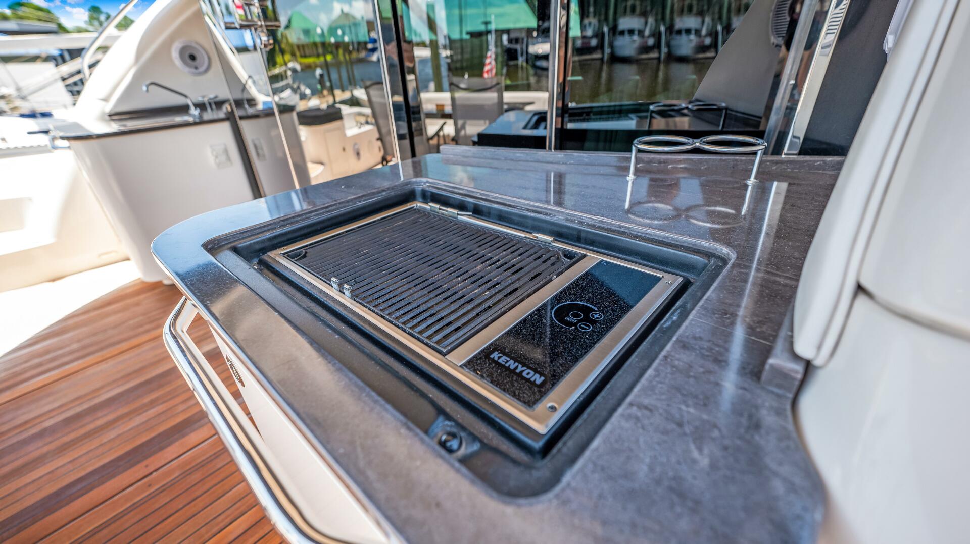 Slide: The Image of Sea Ray 610 SUNDANCER 2013 - 3818549