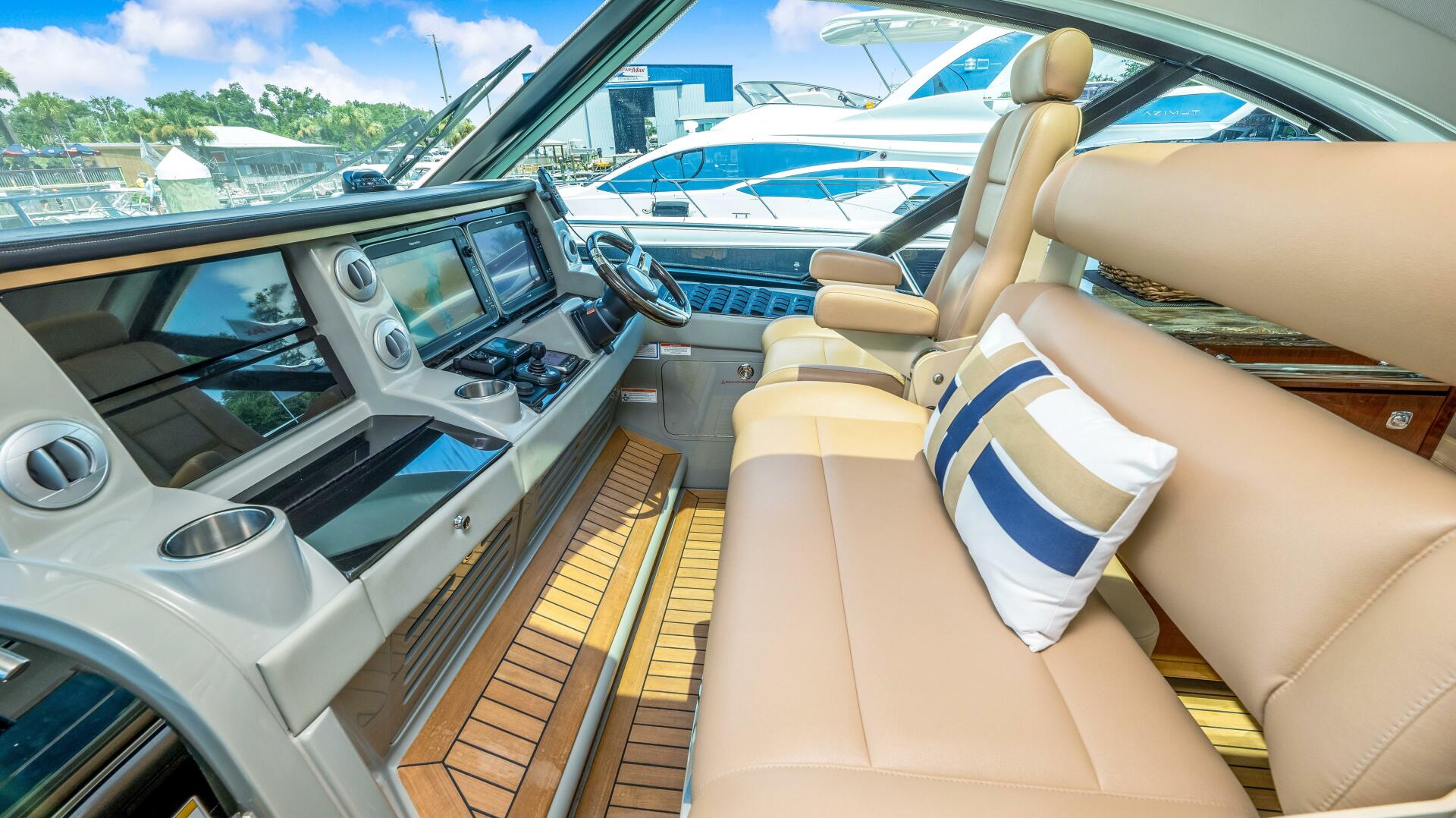Slide: The Image of Sea Ray 610 SUNDANCER 2013 - 3818558