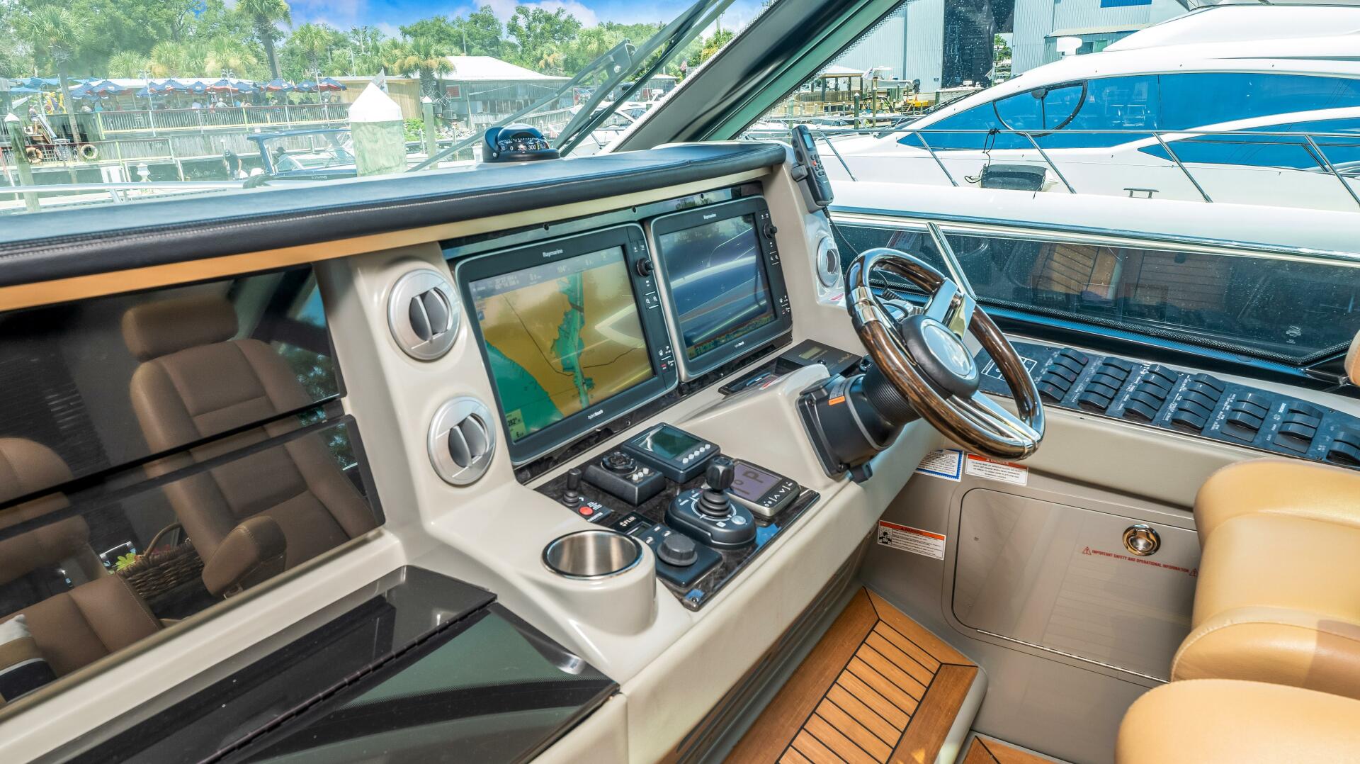 Slide: The Image of Sea Ray 610 SUNDANCER 2013 - 3818559
