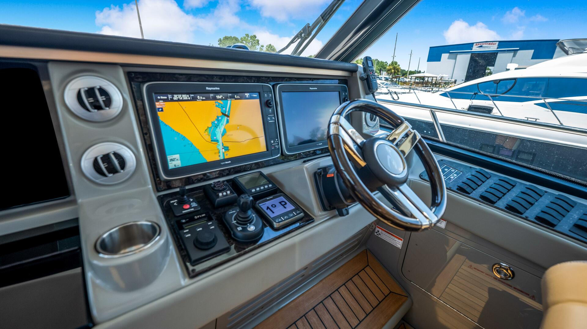 Slide: The Image of Sea Ray 610 SUNDANCER 2013 - 3818561