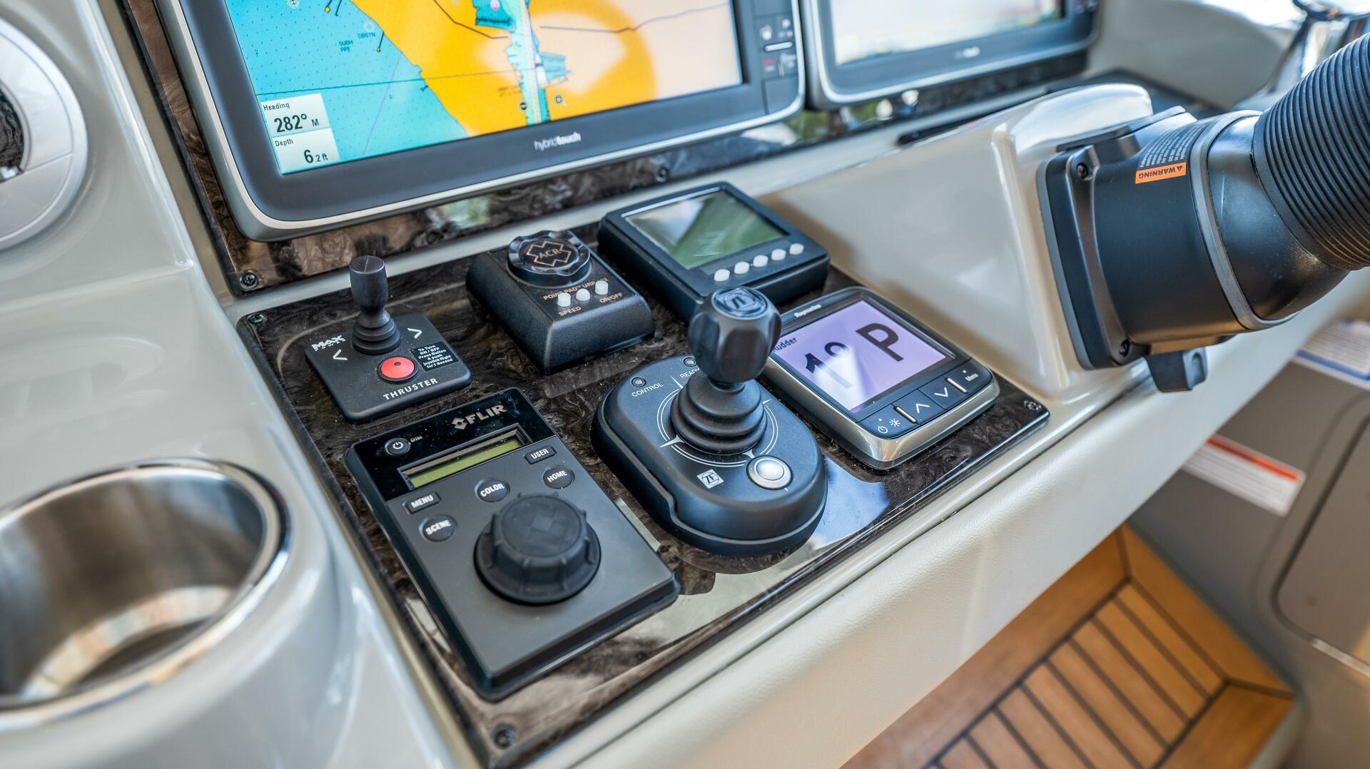 Slide: The Image of Sea Ray 610 SUNDANCER 2013 - 3818562