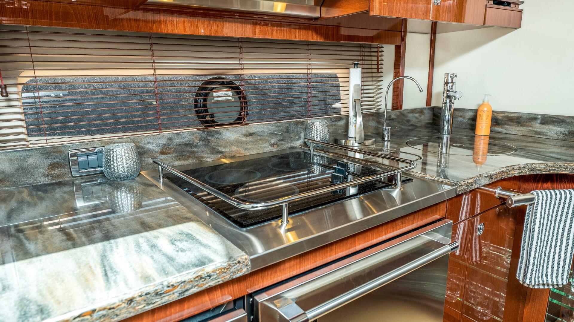 Slide: The Image of Sea Ray 610 SUNDANCER 2013 - 3818574