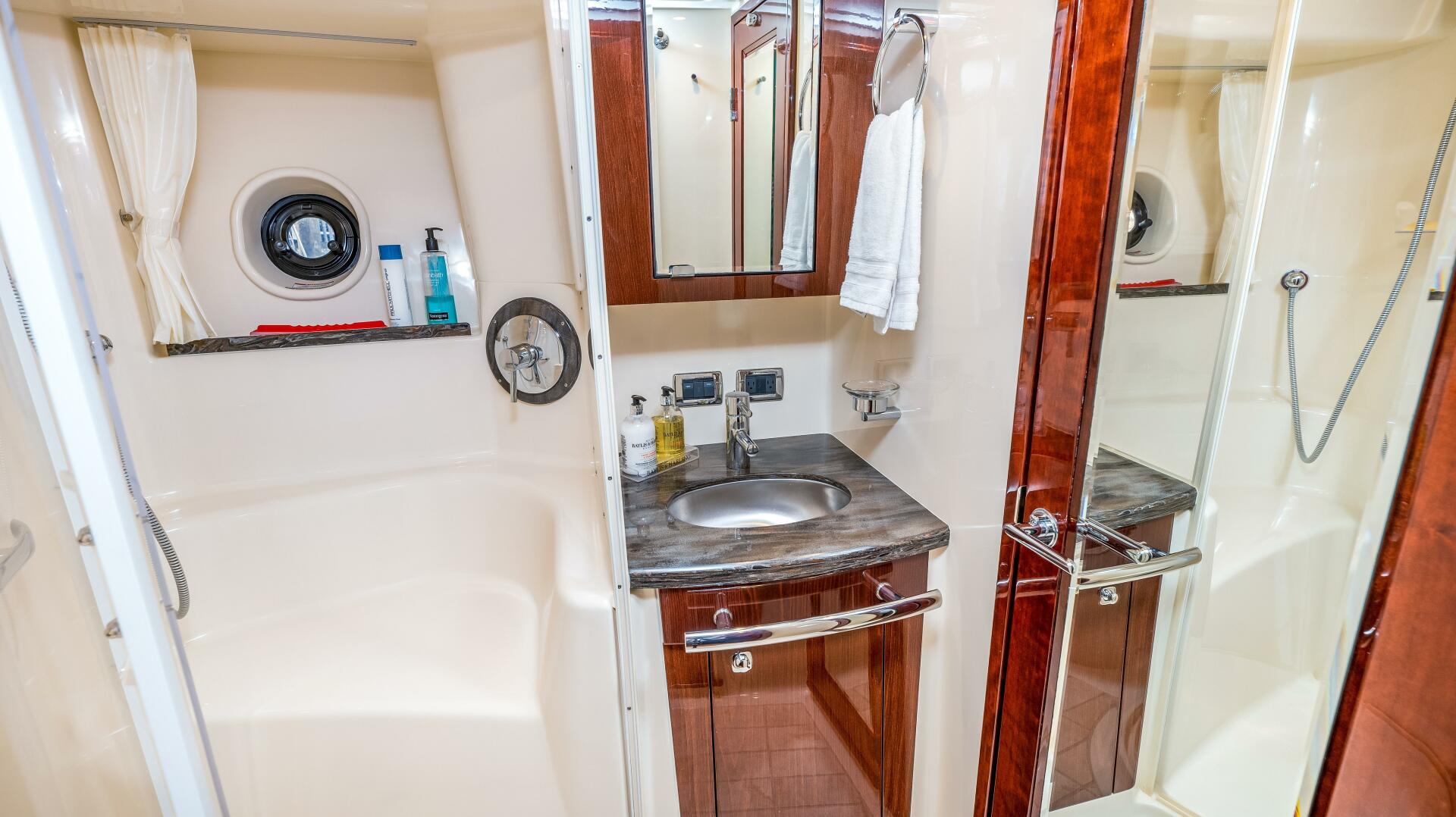 Slide: The Image of Sea Ray 610 SUNDANCER 2013 - 3818580