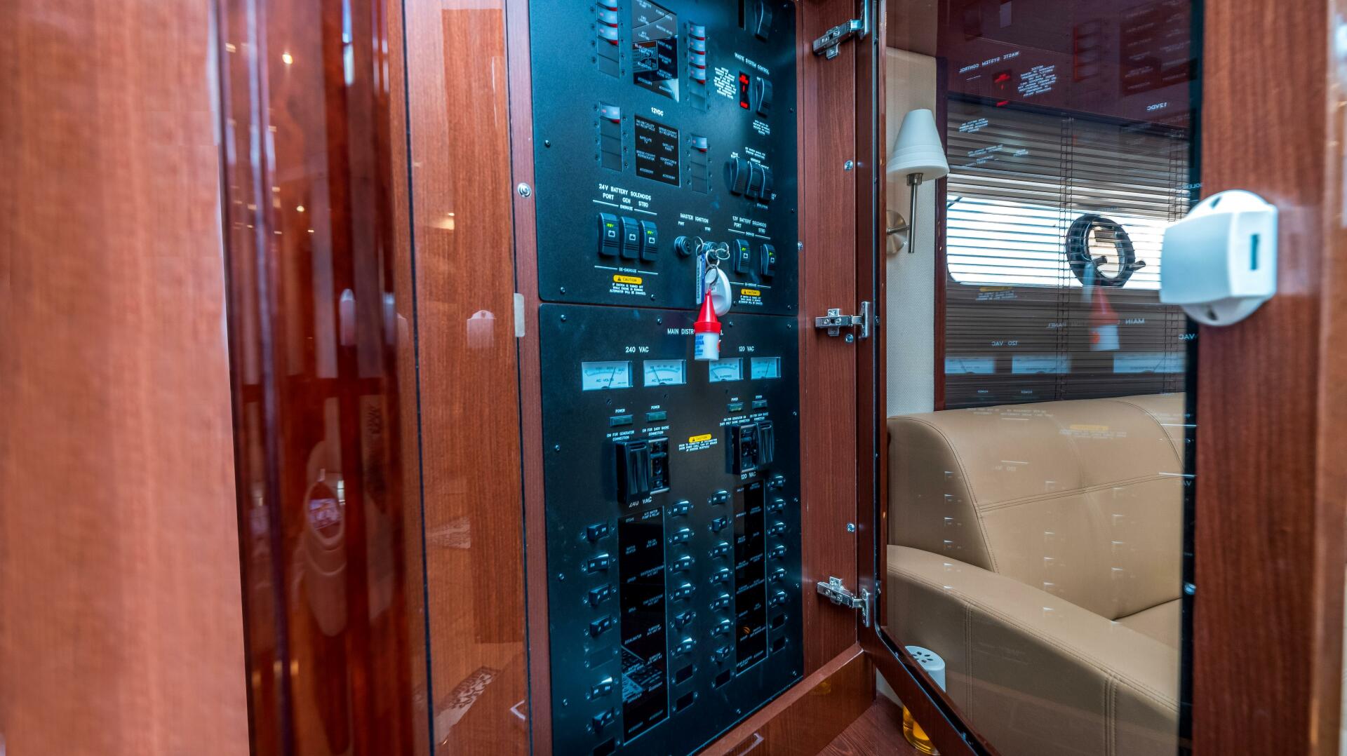 Slide: The Image of Sea Ray 610 SUNDANCER 2013 - 3818581