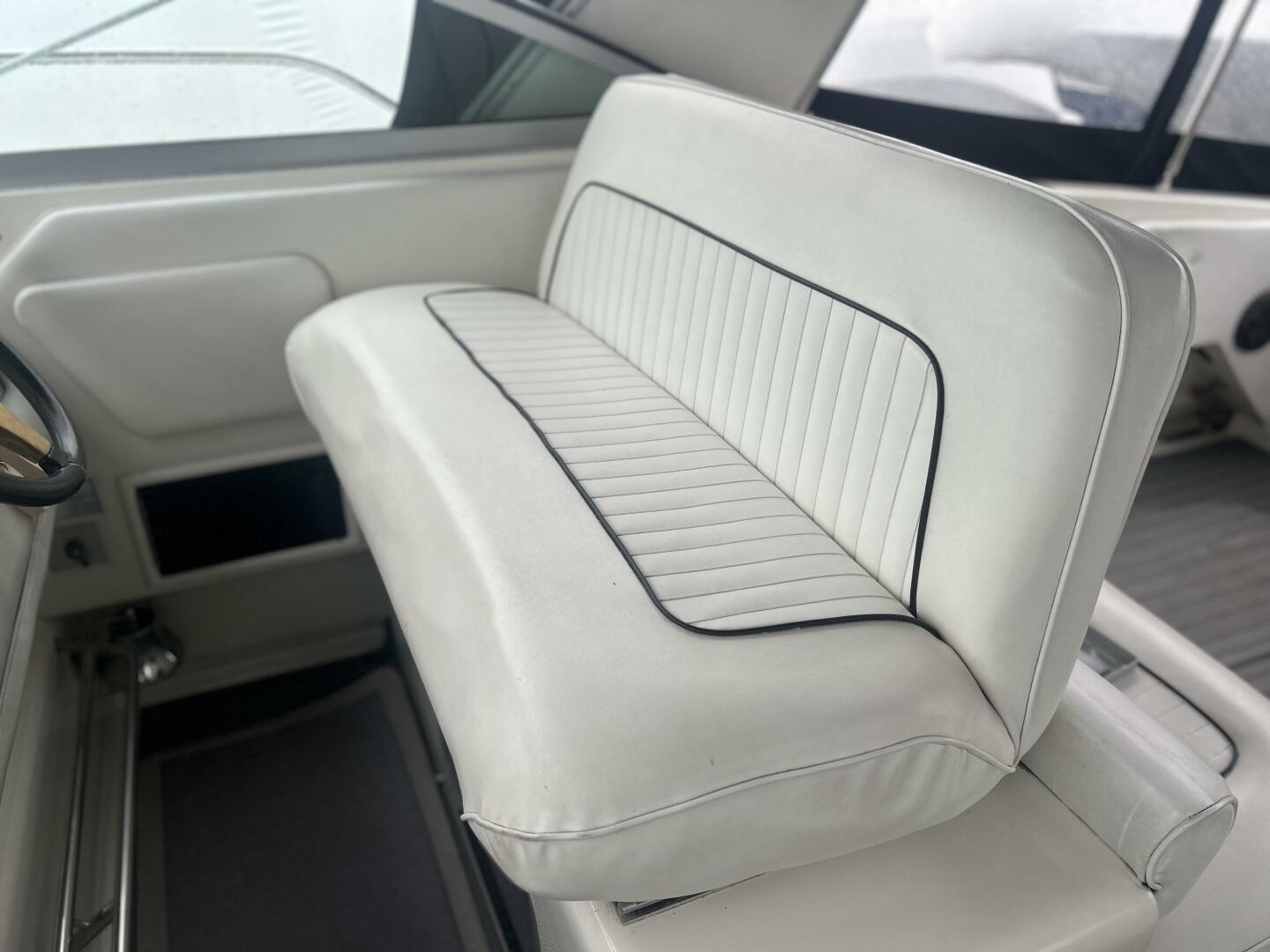 Slide: The Image of Sea Ray Express Cruiser 1994 - 5165805