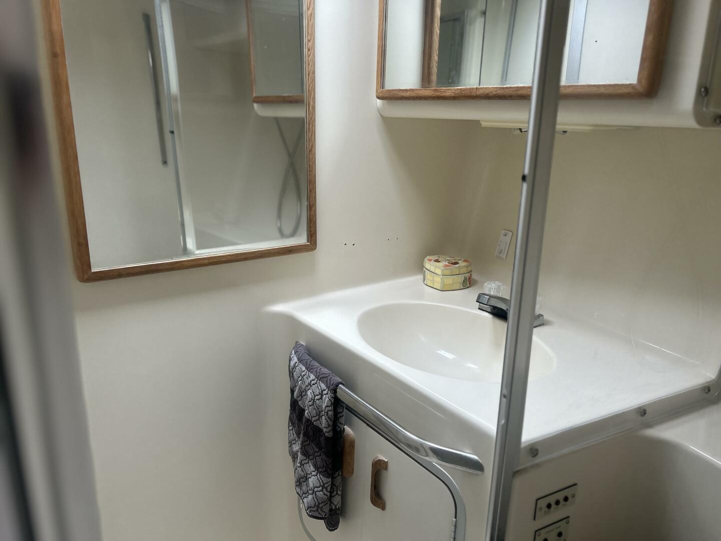 Slide: The Image of Sea Ray Express Cruiser 1994 - 5165819