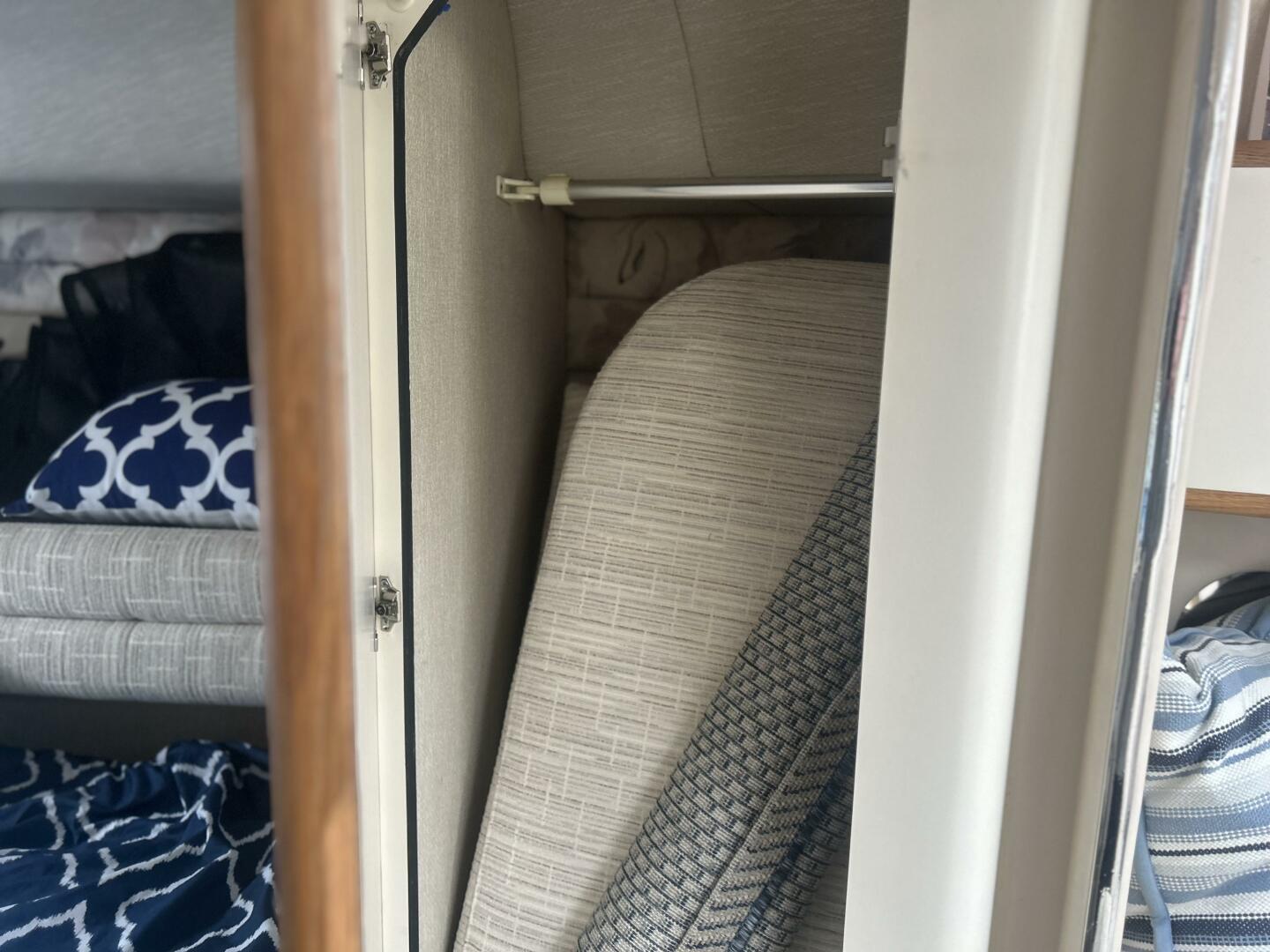 Slide: The Image of Sea Ray Express Cruiser 1994 - 5165836