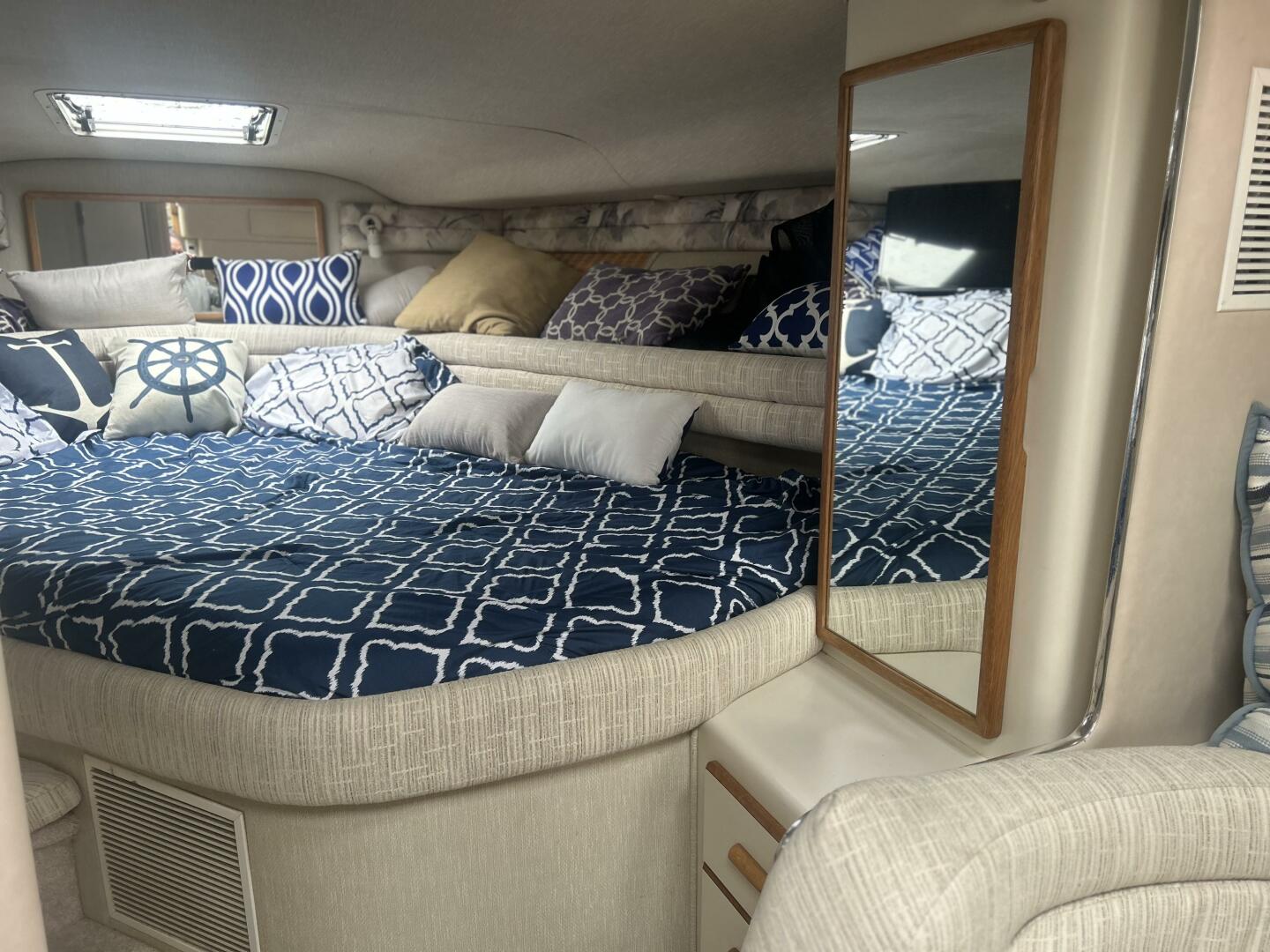 Slide: The Image of Sea Ray Express Cruiser 1994 - 5165875