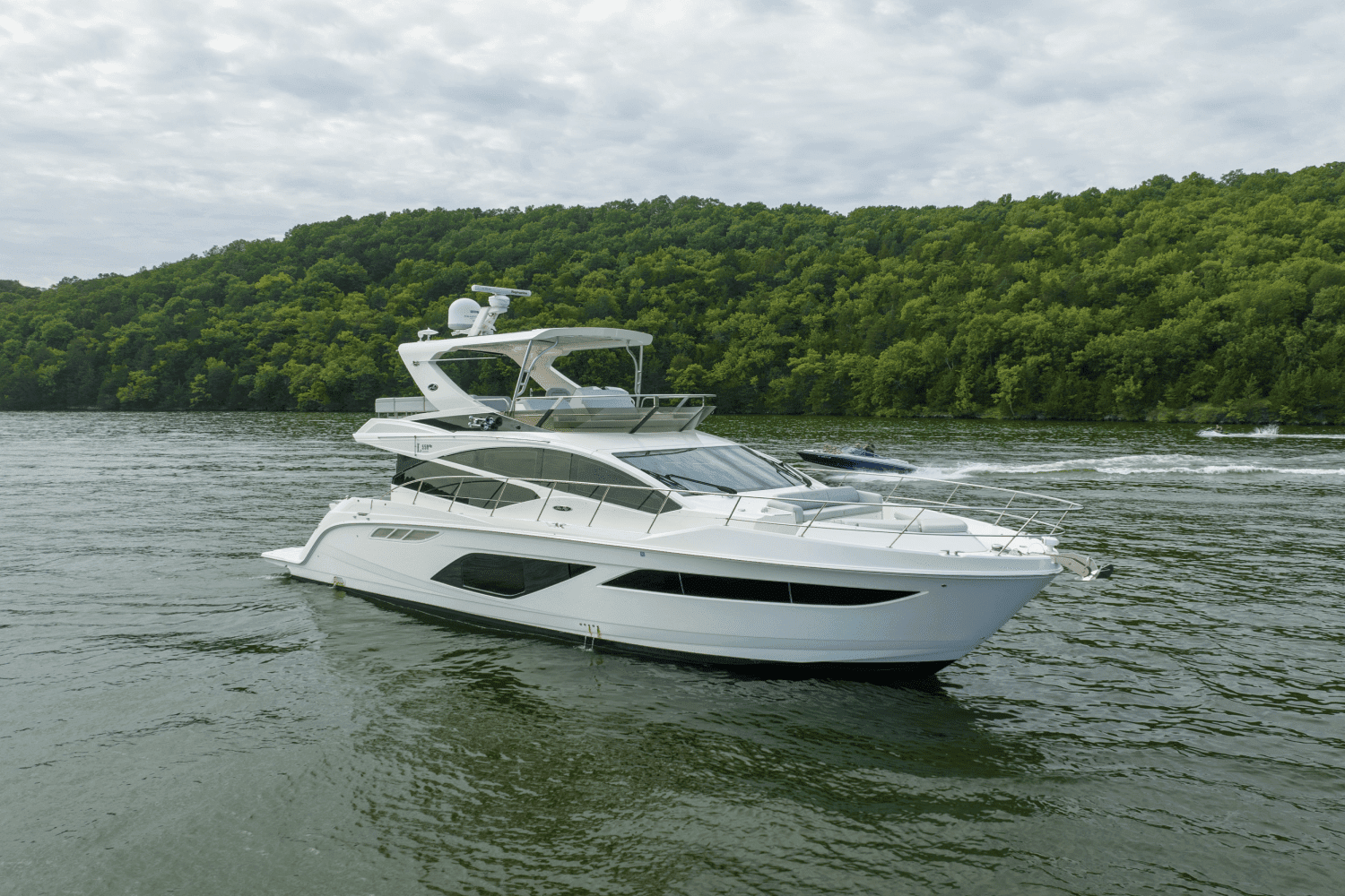 Slide: The Image of Sea Ray L550 FLY 2018 - 1