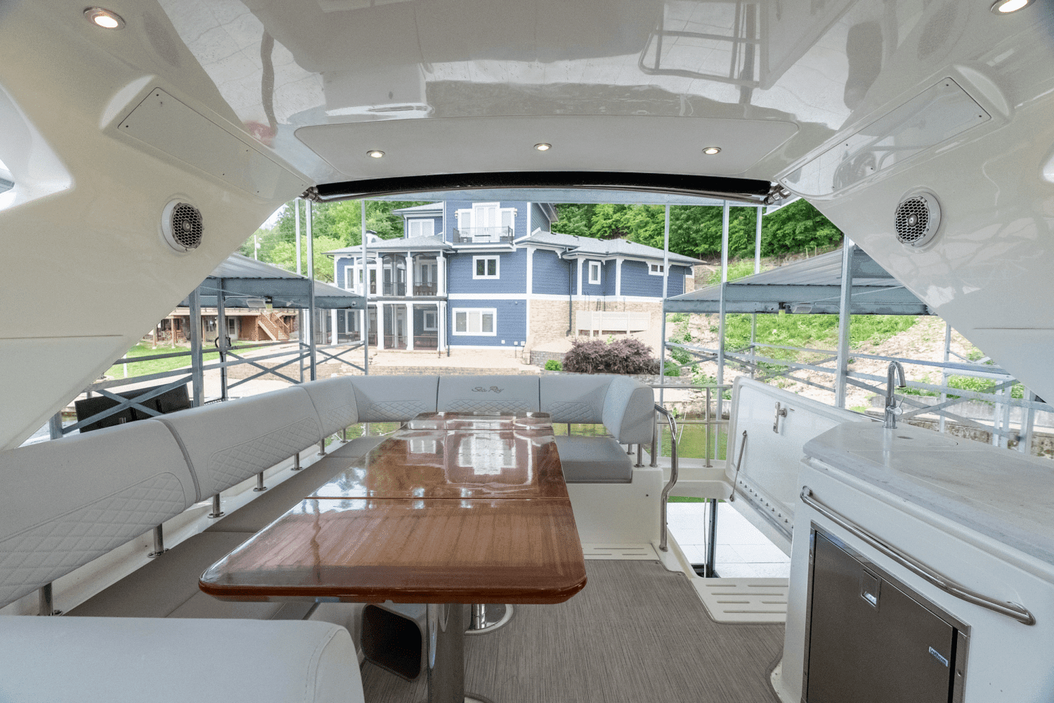 Slide: The Image of Sea Ray L550 FLY 2018 - 2