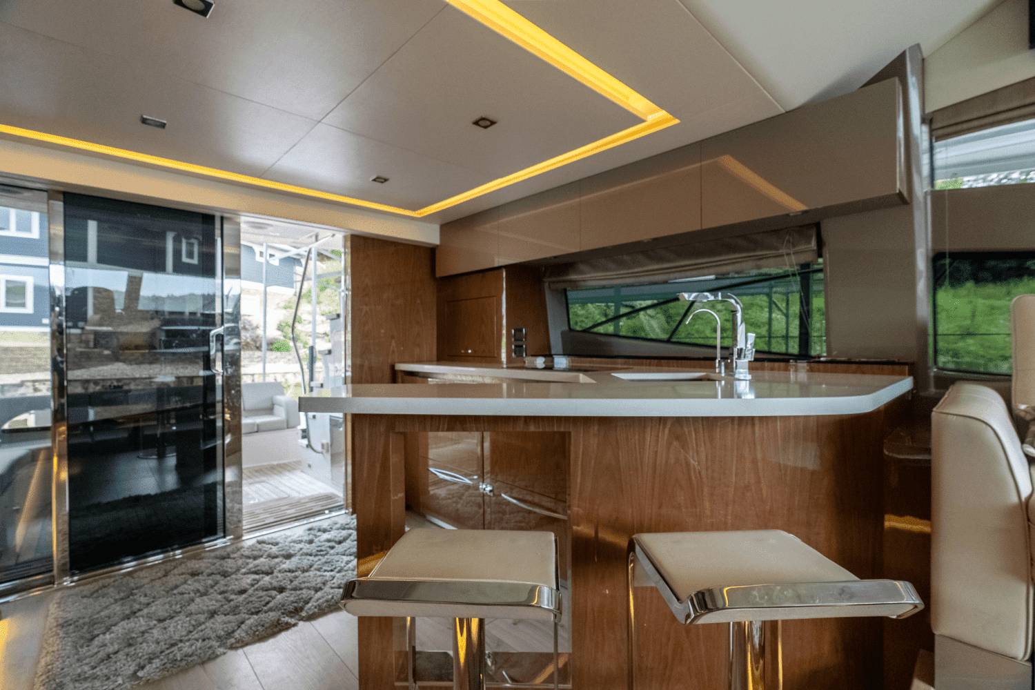 Slide: The Image of Sea Ray L550 FLY 2018 - 29