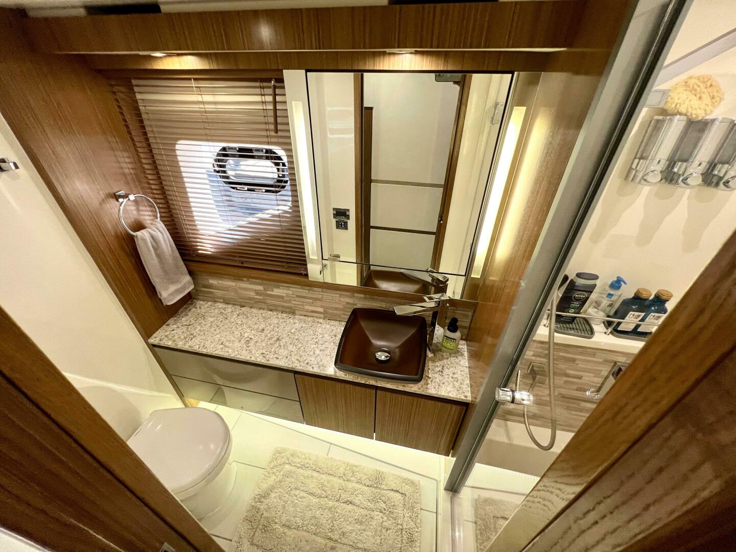 Slide: The Image of Sea Ray L550 Fly 2018 - 4428471