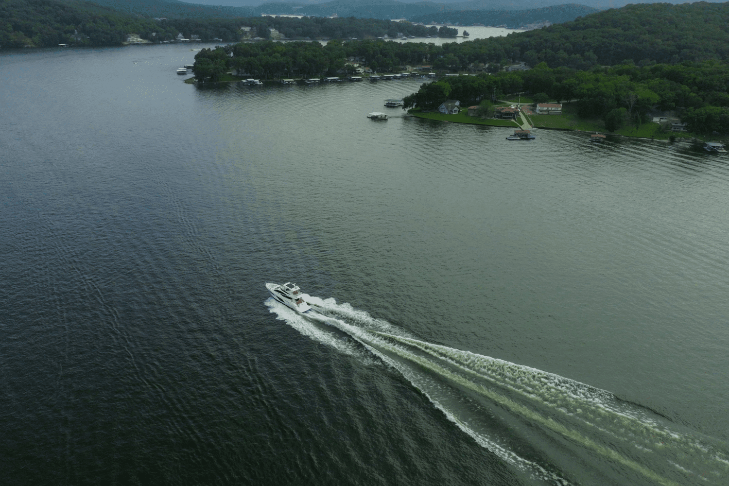 Slide: The Image of Sea Ray L550 FLY 2018 - 5