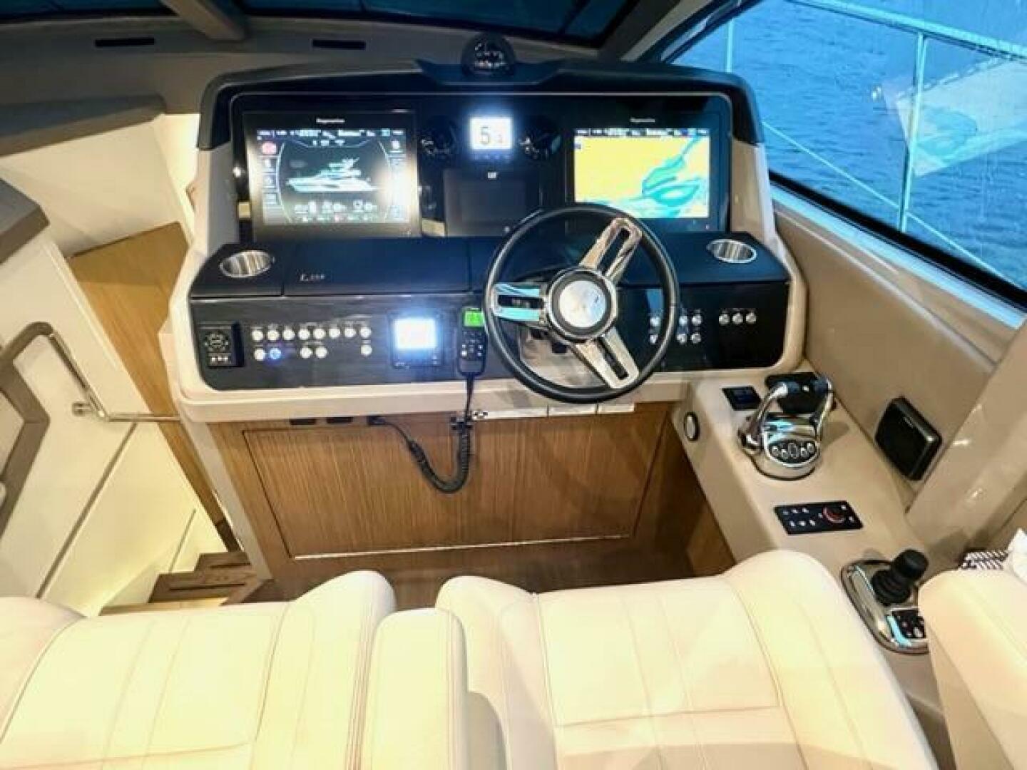 Slide: The Image of Sea Ray L550 Fly 2018 - 4428522