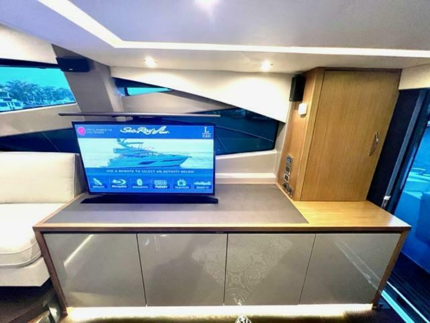 Slide: The Image of Sea Ray L550 Fly 2018 - 4428525