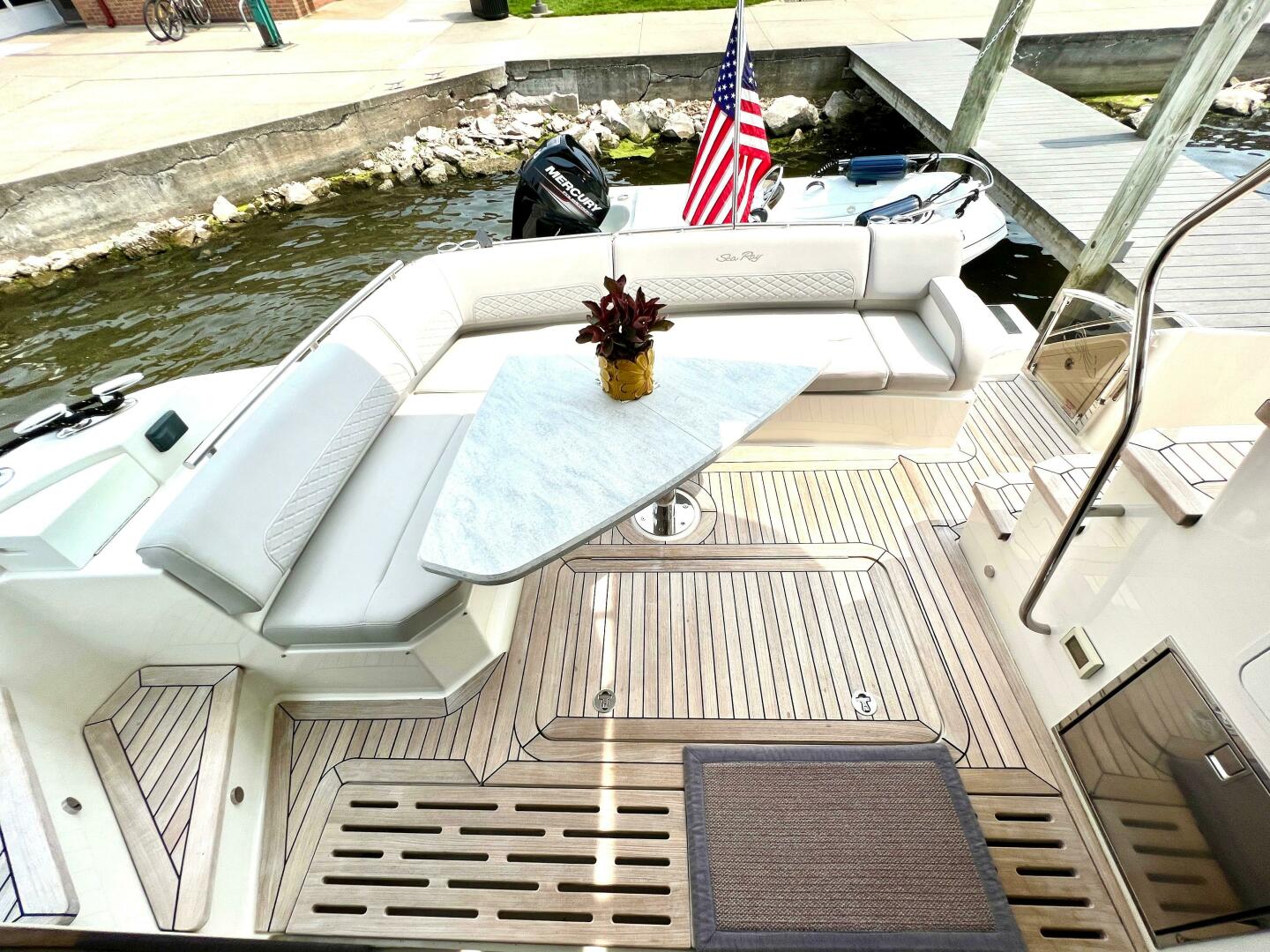 Slide: The Image of Sea Ray L550 Fly 2018 - 4428476