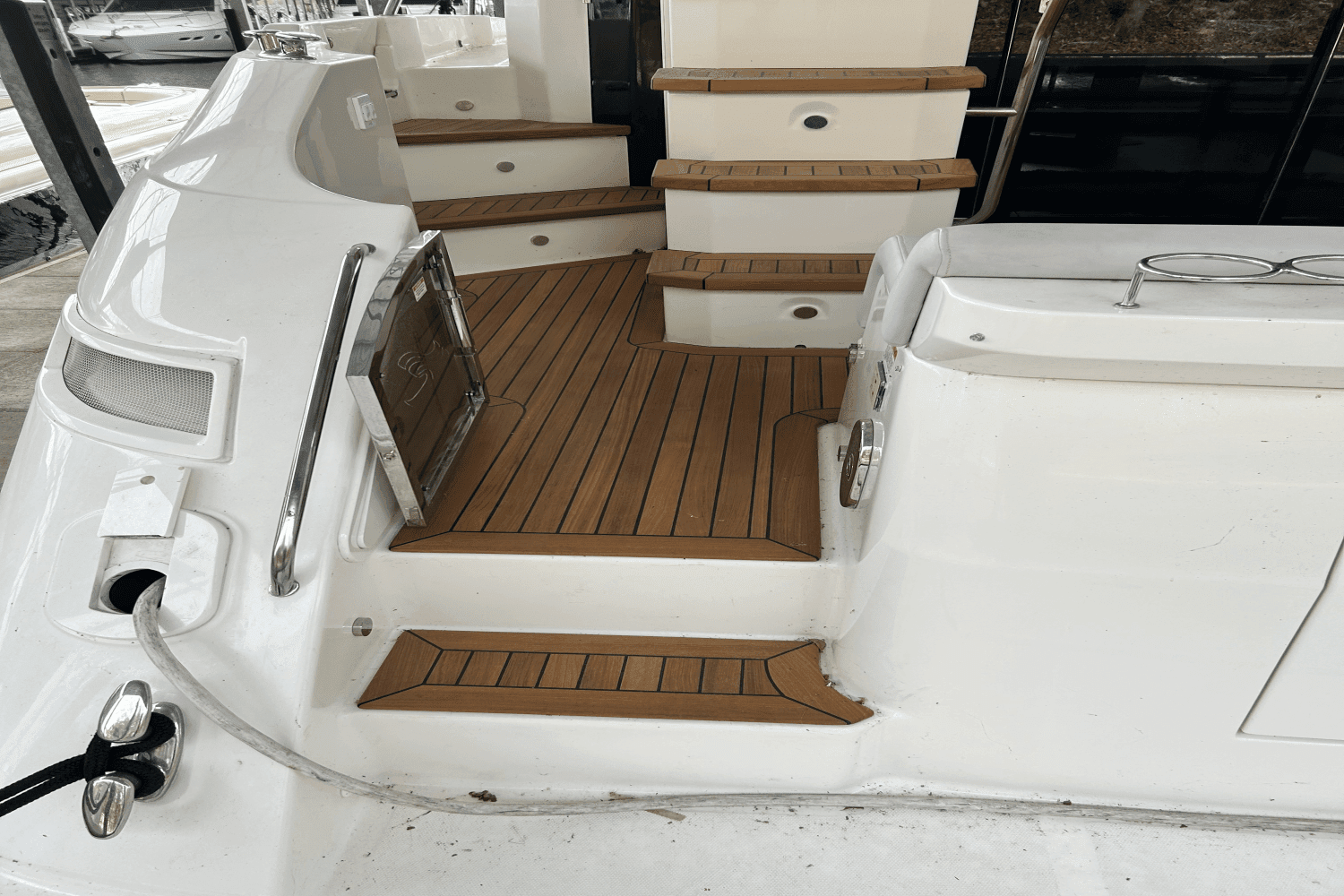 Slide: The Image of Sea Ray L550 FLY 2018 - 8