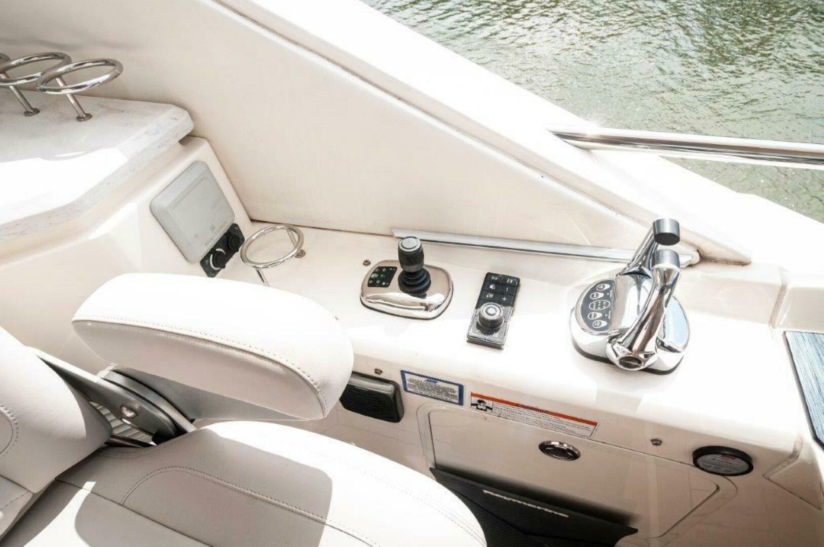 Slide: The Image of 2018 Sea Ray L550 Flybridge-Flybridge - 5182287