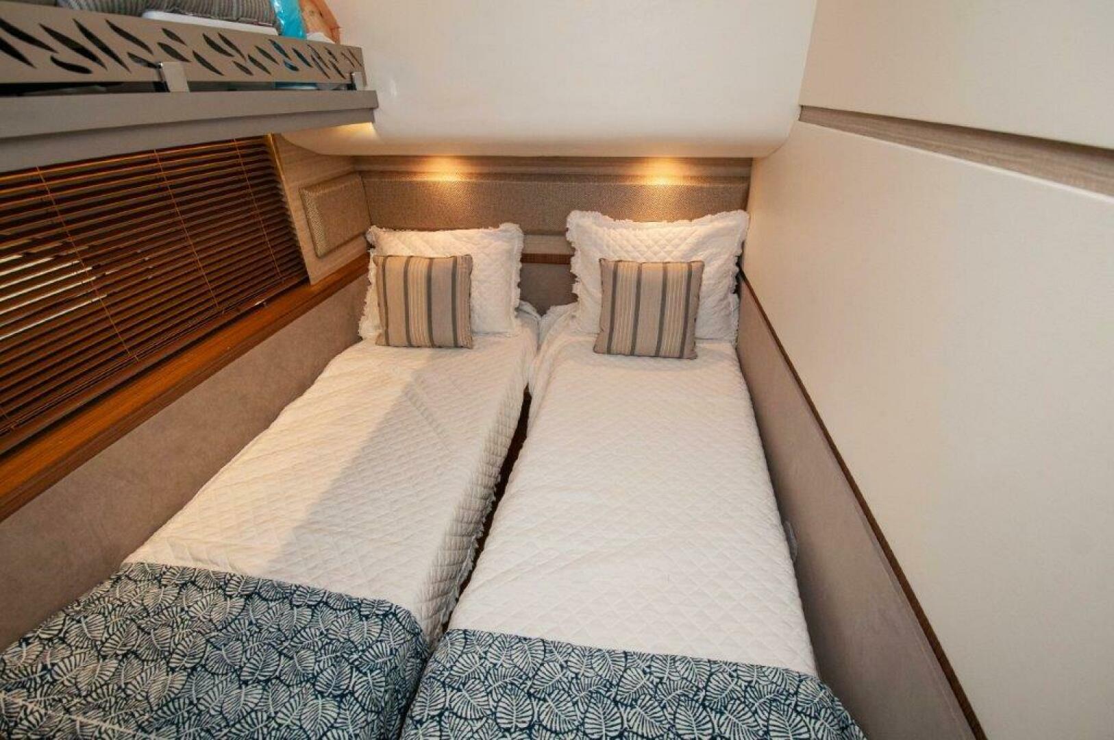 Slide: The Image of 2018 Sea Ray L550 Flybridge- Twin SR 3 - 5182323