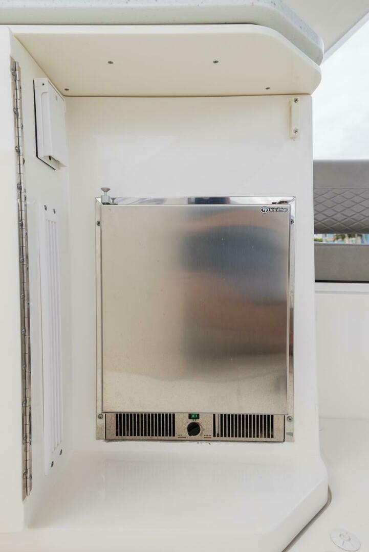 Slide: The Image of Sea Ray L590 Fly 2017 - 5001162