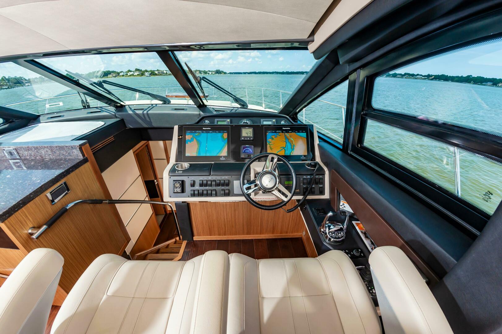 Slide: The Image of Sea Ray L650 Fly 2015 - 4313393