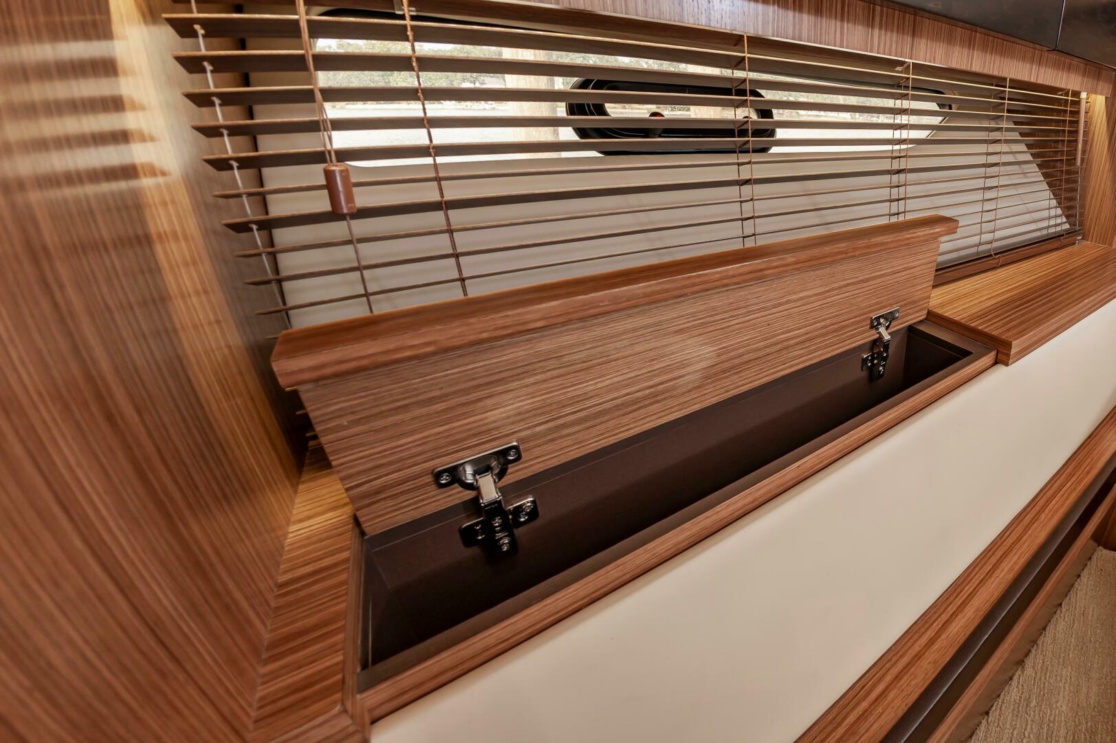 Slide: The Image of Sea Ray L650 Fly 2015 - 4313419