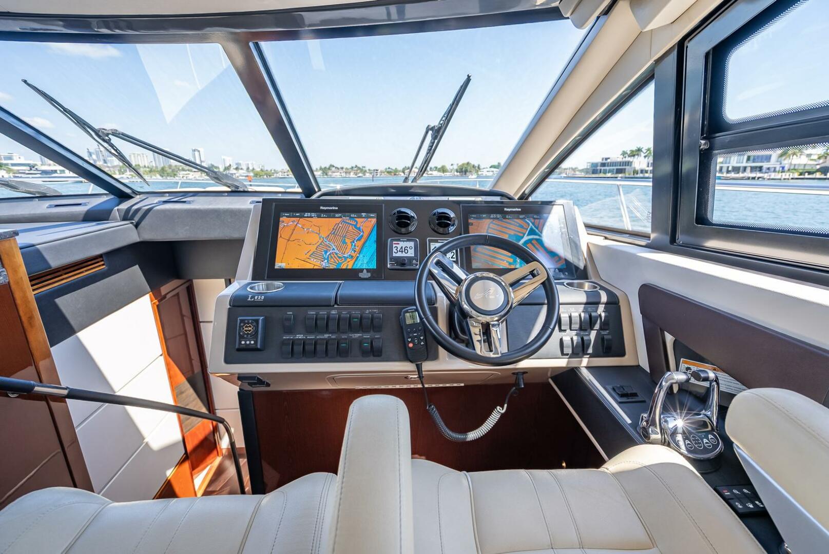 Slide: The Image of Sea Ray L650 Fly 2016 - 5270038