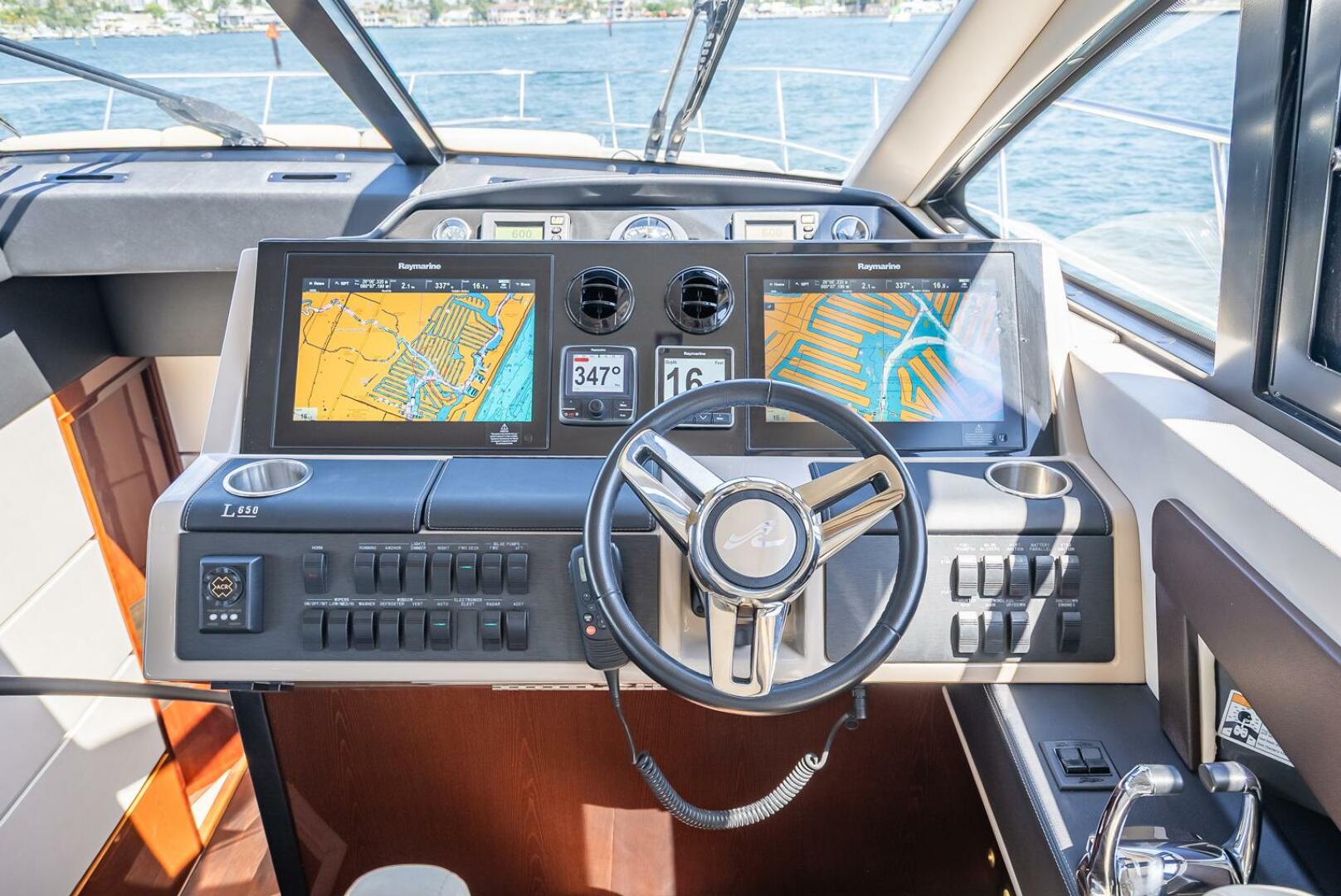 Slide: The Image of Sea Ray L650 Fly 2016 - 5270039