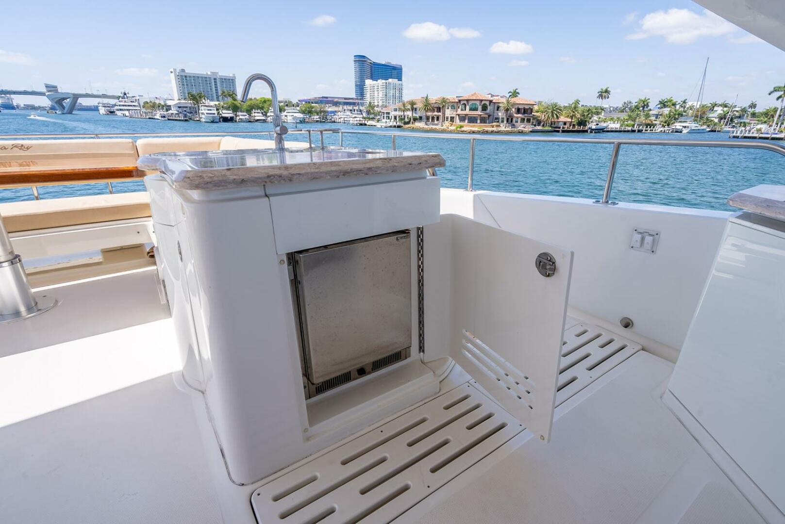 Slide: The Image of Sea Ray L650 Fly 2016 - 5270071