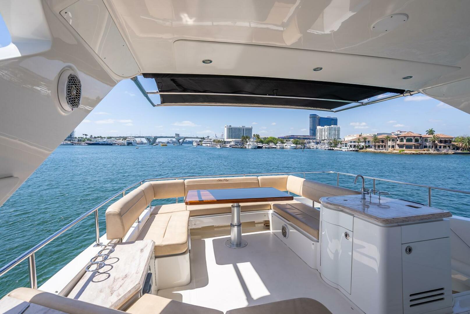 Slide: The Image of Sea Ray L650 Fly 2016 - 5270075