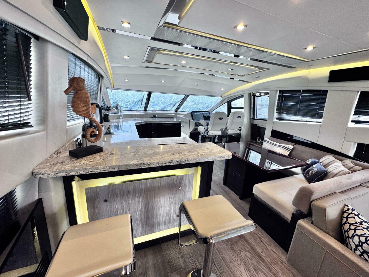 Slide: The Image of Sea Ray L650 Fly 2018 - 5078522