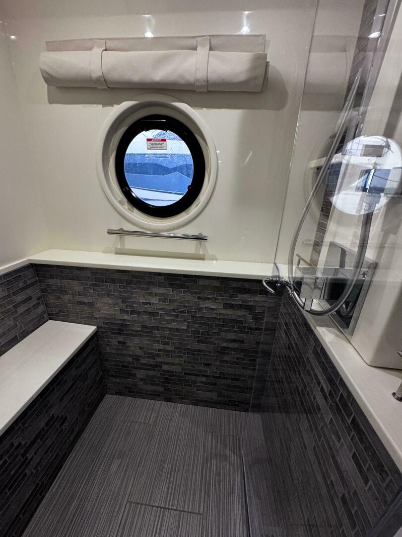 Slide: The Image of Sea Ray L650 Fly 2018 - 5078583