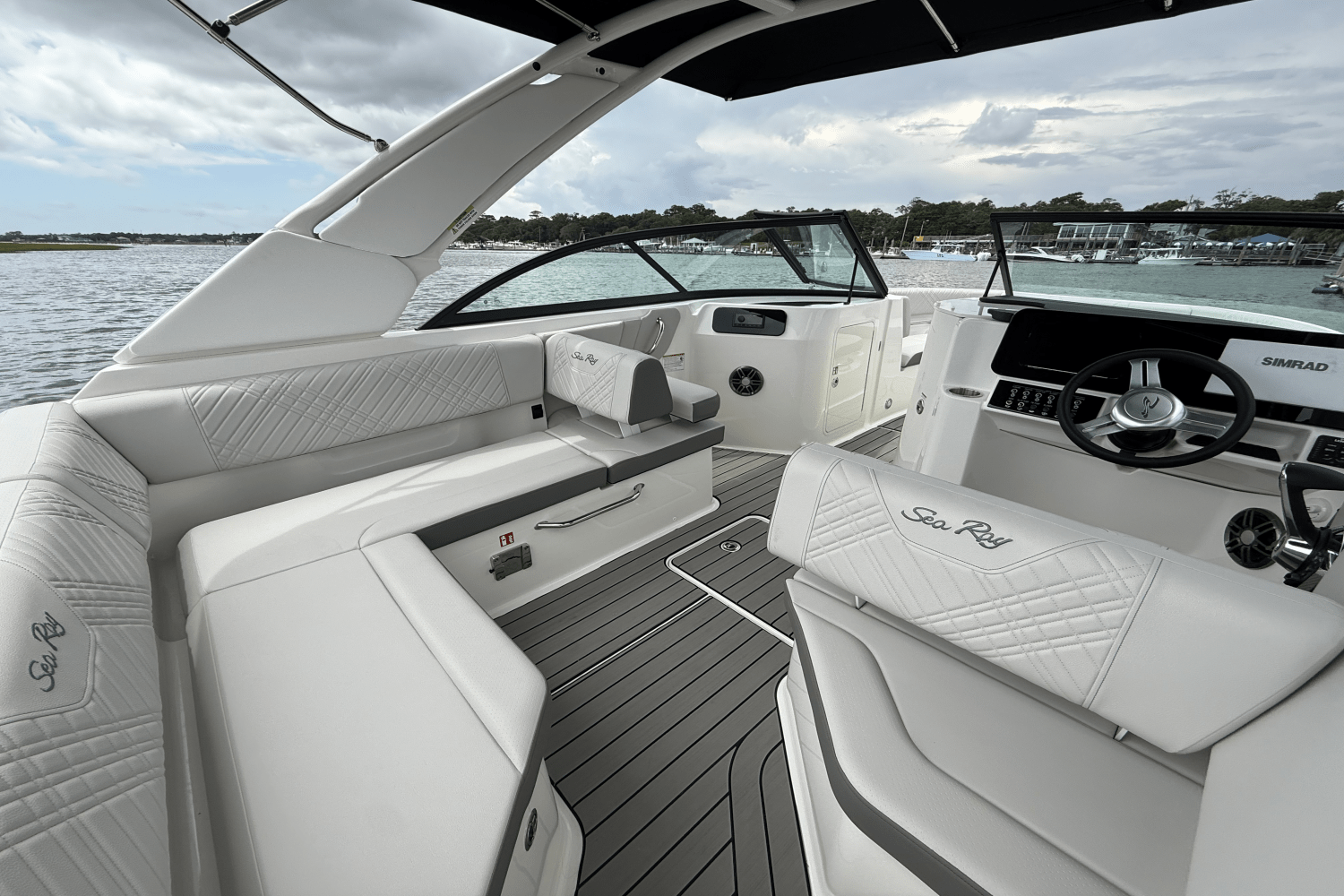 Slide: The Image of Sea Ray SDX 230 Outboard 2026 - 10