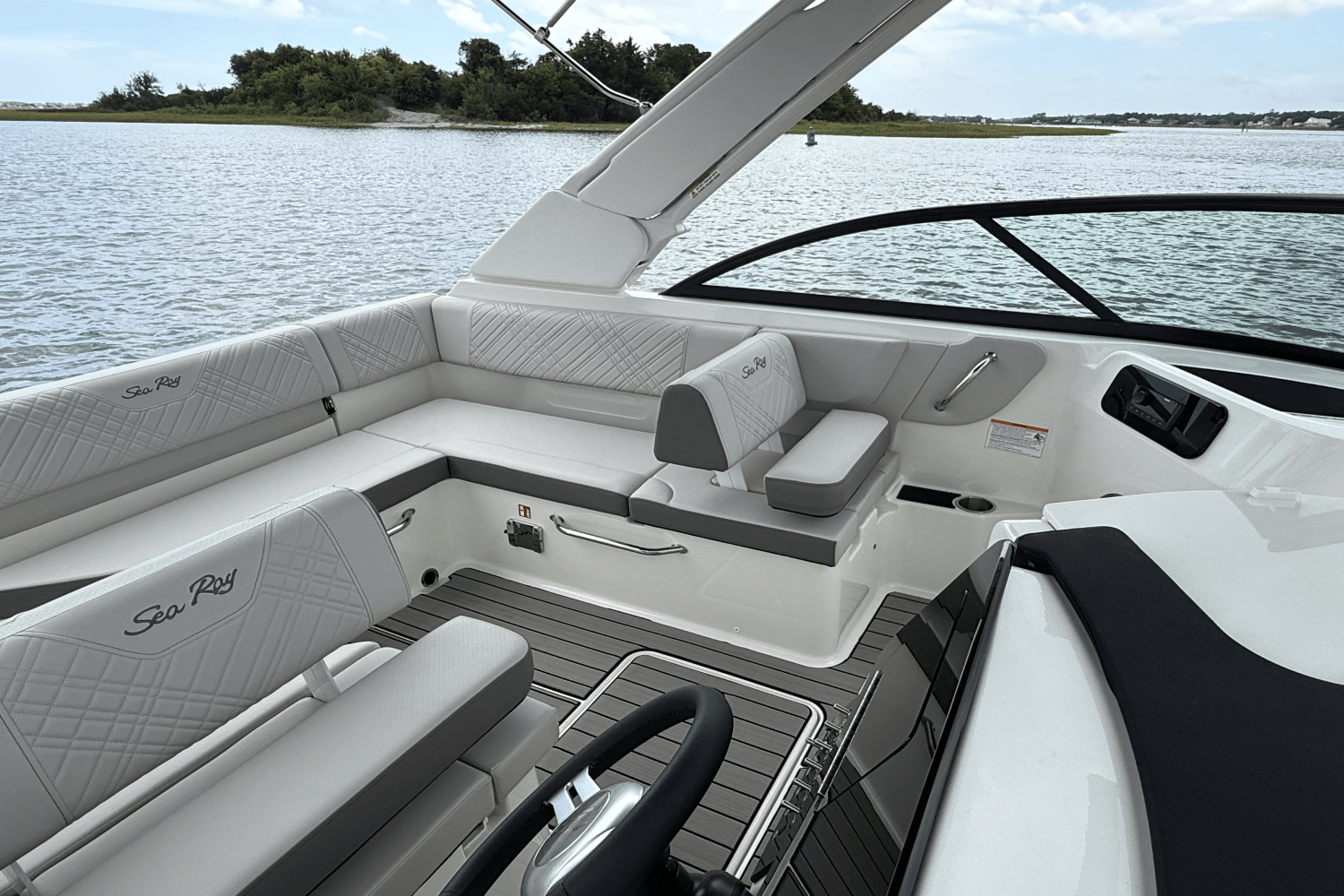 Slide: The Image of Sea Ray SDX 230 Outboard 2026 - 11