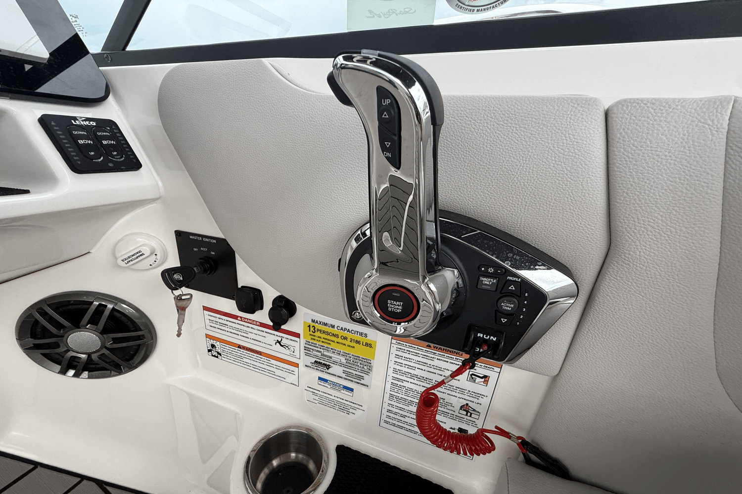 Slide: The Image of Sea Ray SDX 230 Outboard 2026 - 15