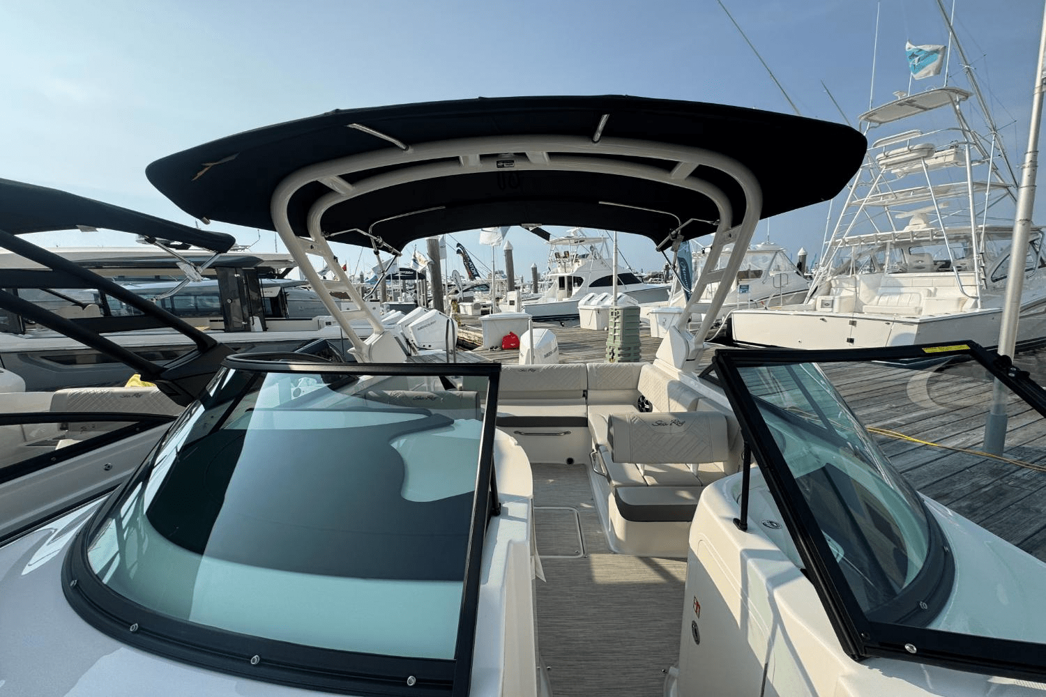 Slide: The Image of Sea Ray SDX 230 Outboard 2026 - 37