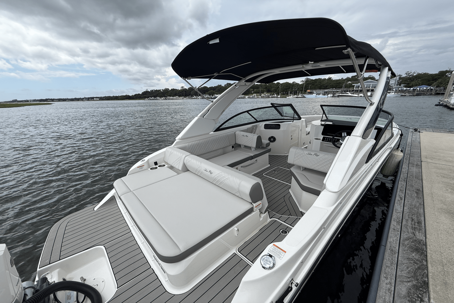 Slide: The Image of Sea Ray SDX 230 Outboard 2026 - 8