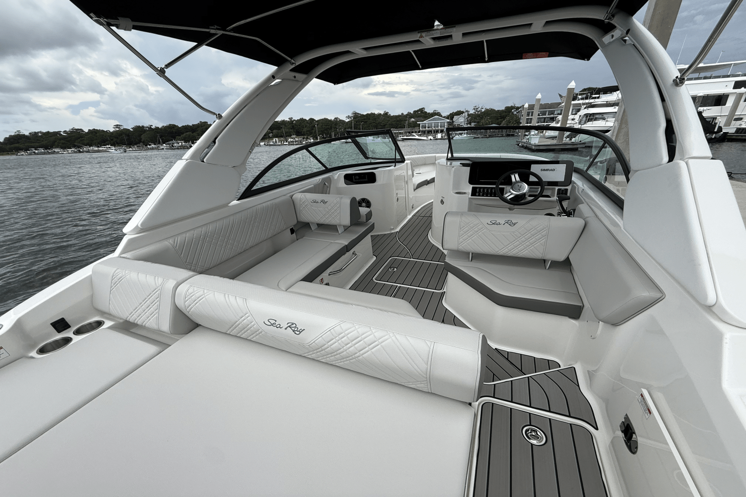Slide: The Image of Sea Ray SDX 230 Outboard 2026 - 9