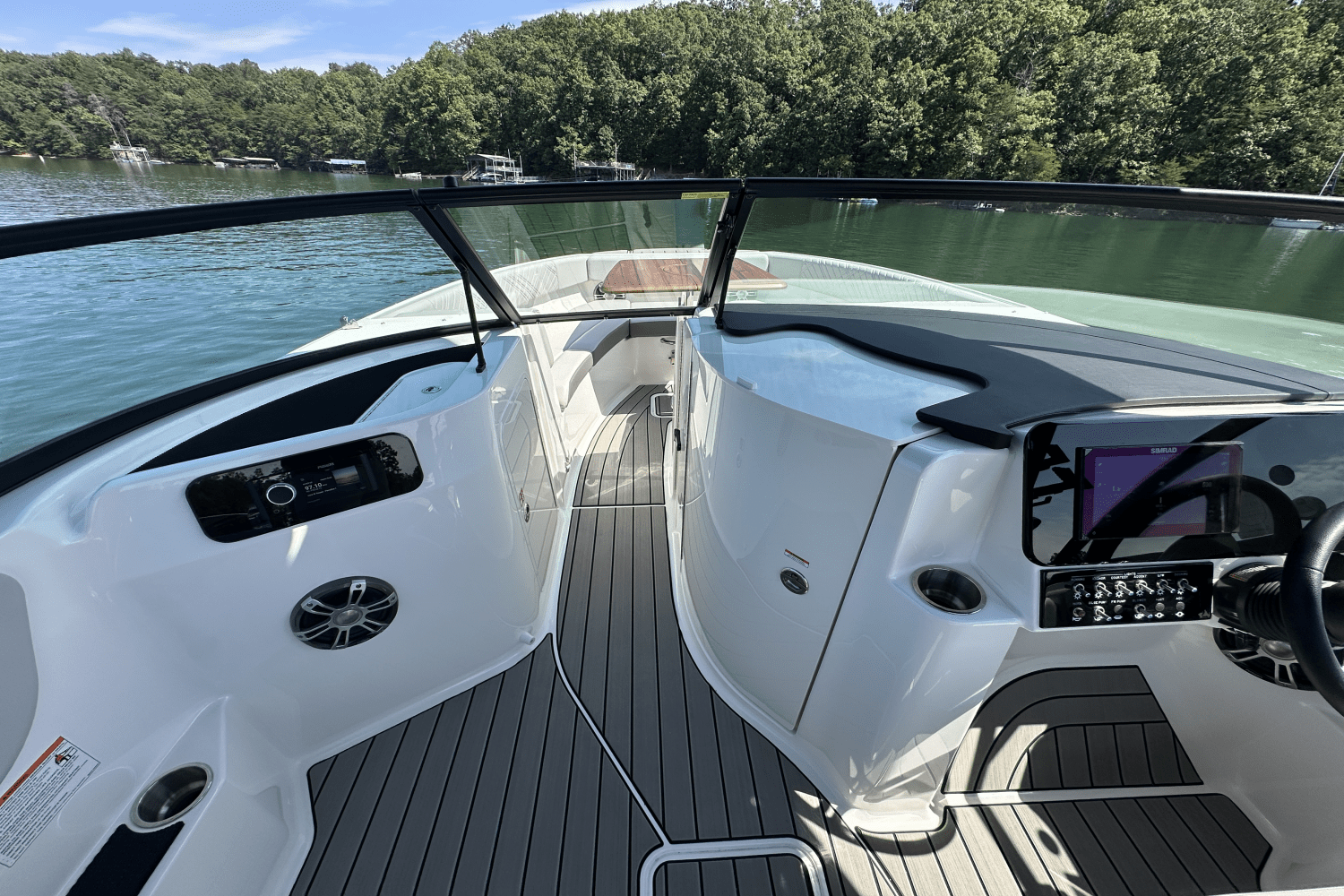 Slide: The Image of Sea Ray SDX 230 Surf 2026 - 17