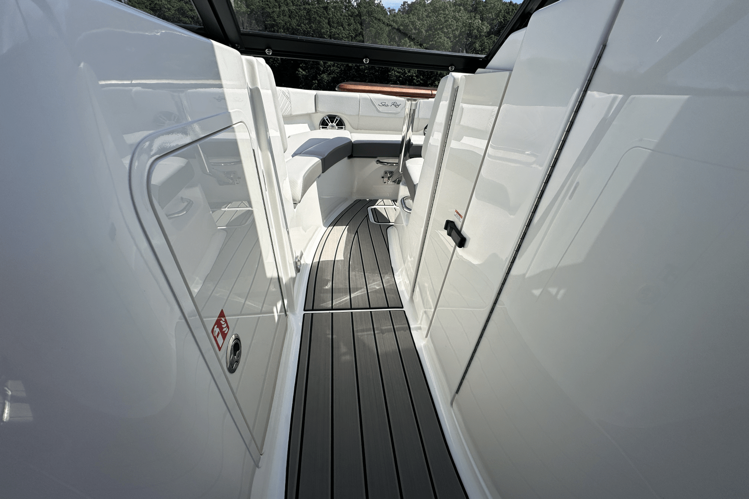 Slide: The Image of Sea Ray SDX 230 Surf 2026 - 19
