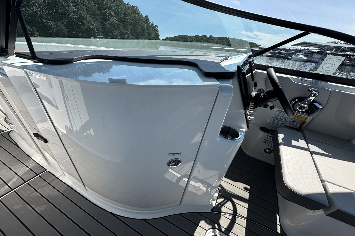 Slide: The Image of Sea Ray SDX 230 Surf 2026 - 20