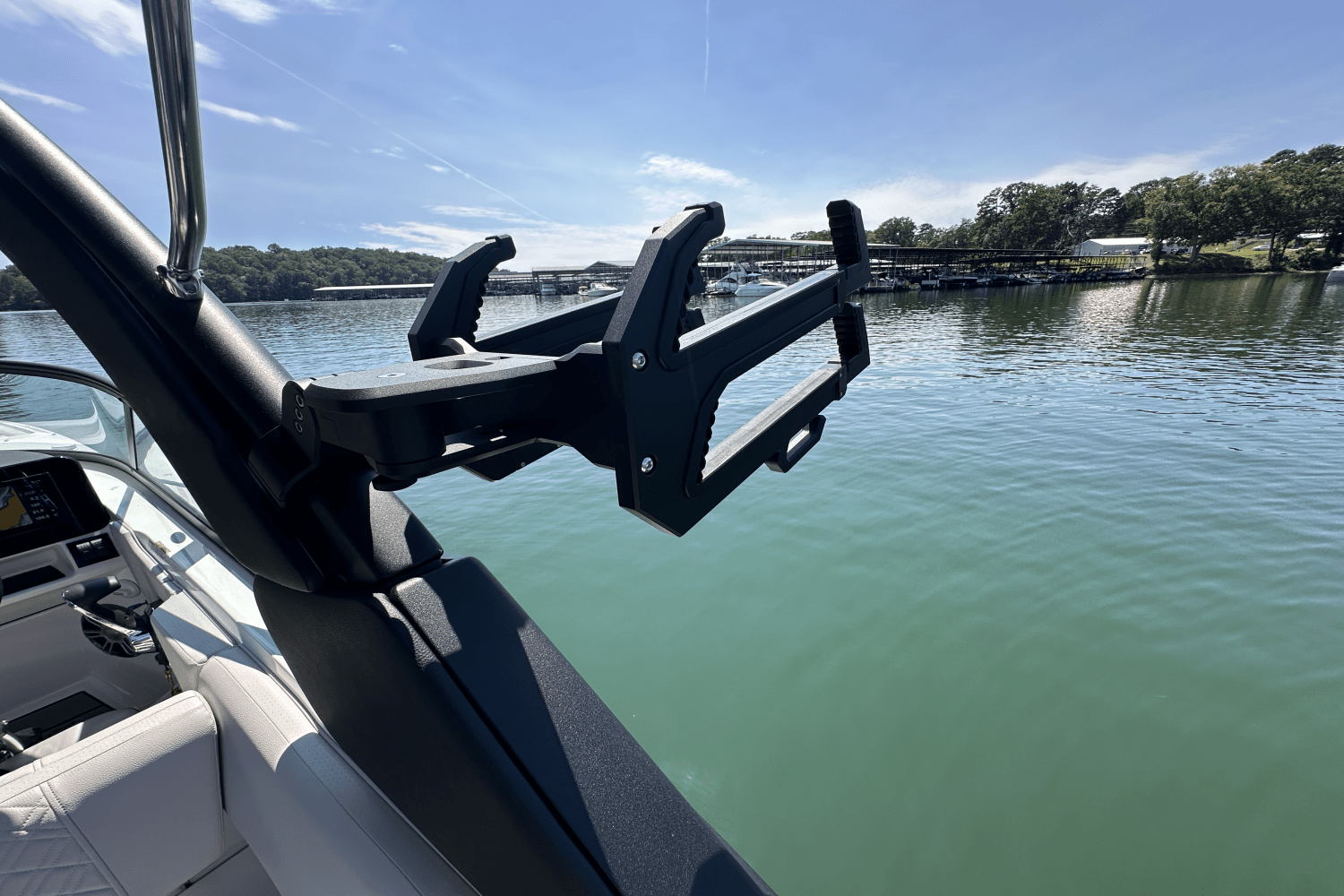 Slide: The Image of Sea Ray SDX 230 Surf 2026 - 27