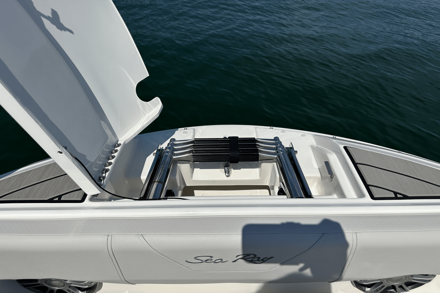 Slide: The Image of Sea Ray SDX 230 Surf 2026 - 33