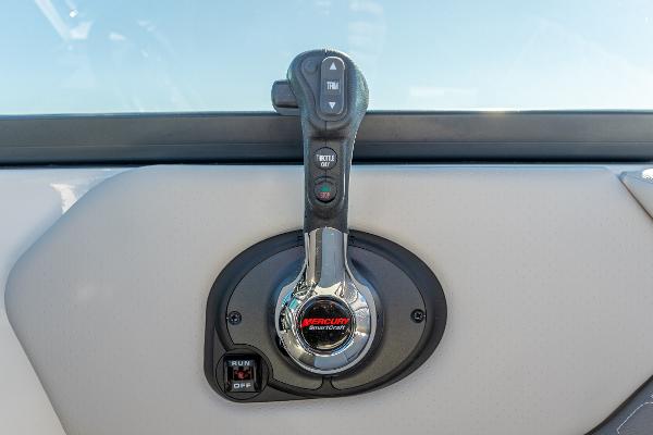 Slide: The Image of Throttle control of 2021 Sea Ray SDX 250 boat, featuring Mercury SmartCraft technology. - 22