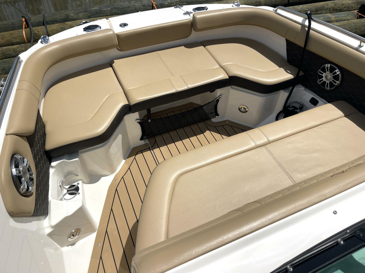 Slide: The Image of Sea Ray SDX 250 Outboard 2022 - 5474106